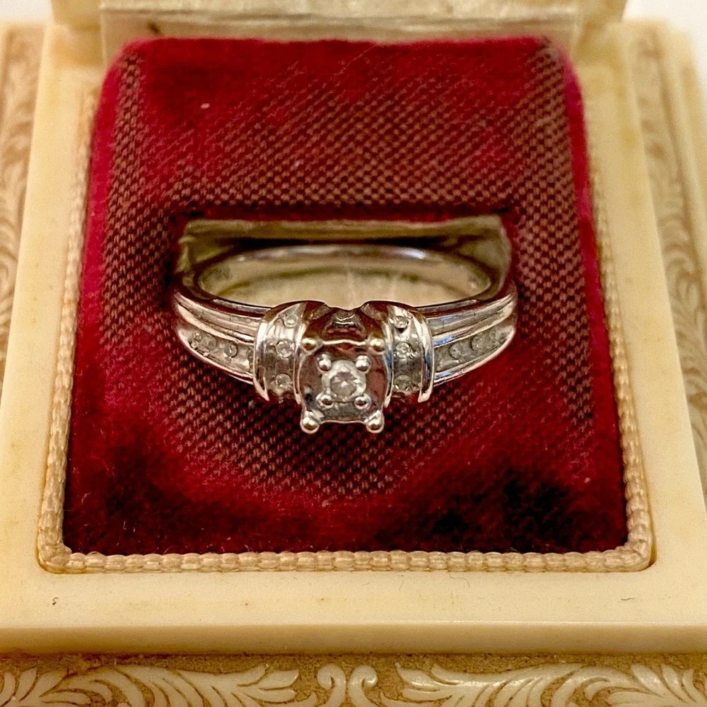 10KT 10K White Gold Diamond Ring‎ Sz 6.75